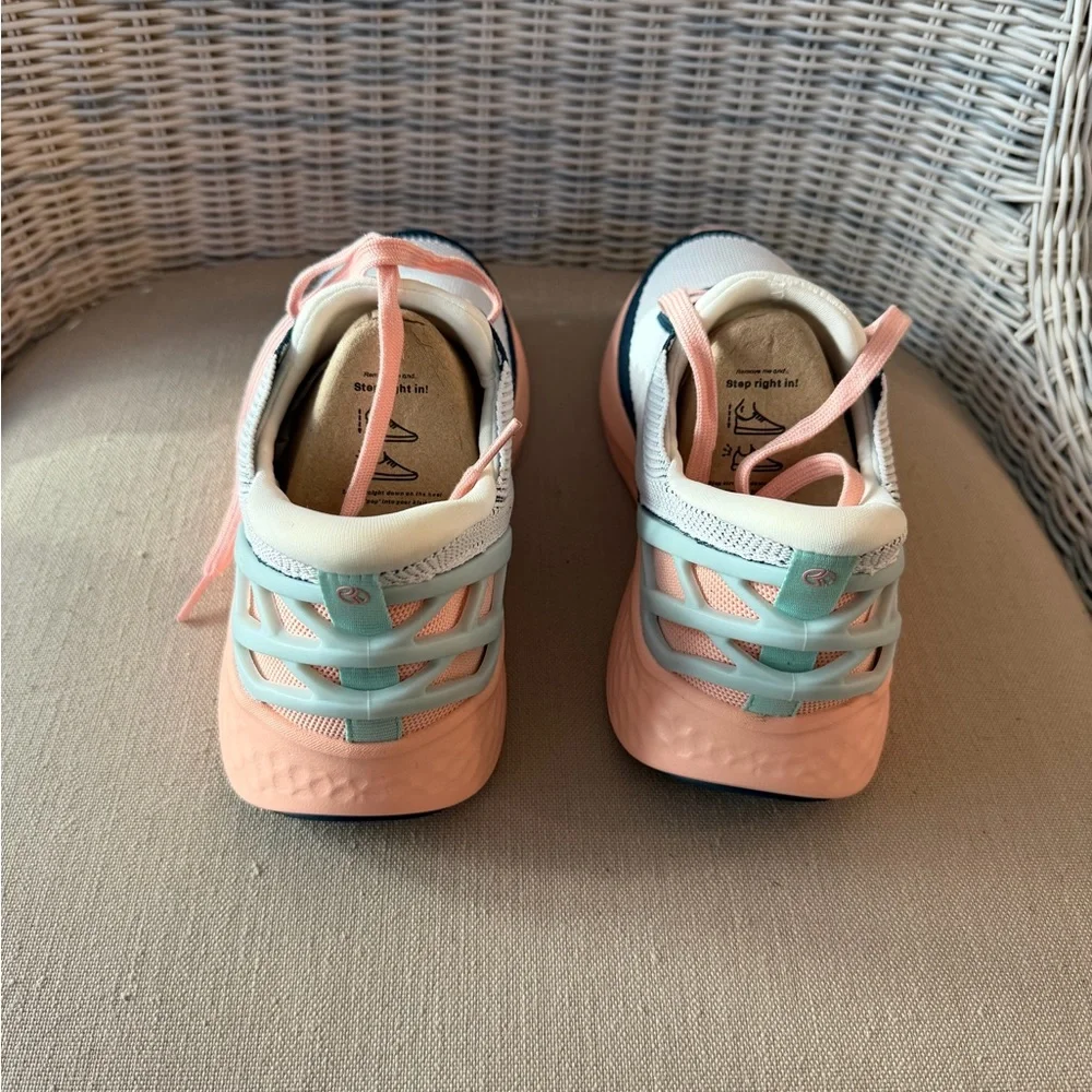 Woman’s Shoes in Pink and Black - Picture 3 of 6